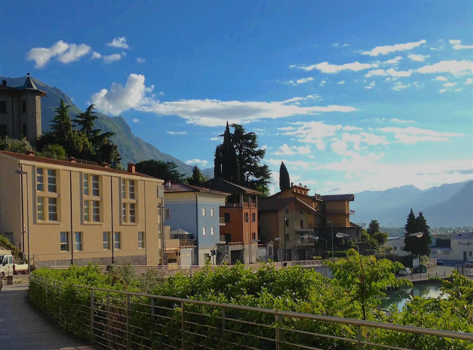 Ostello Del Porto Ловере Экстерьер фото
